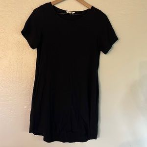 Ali Golden black dress with pockets